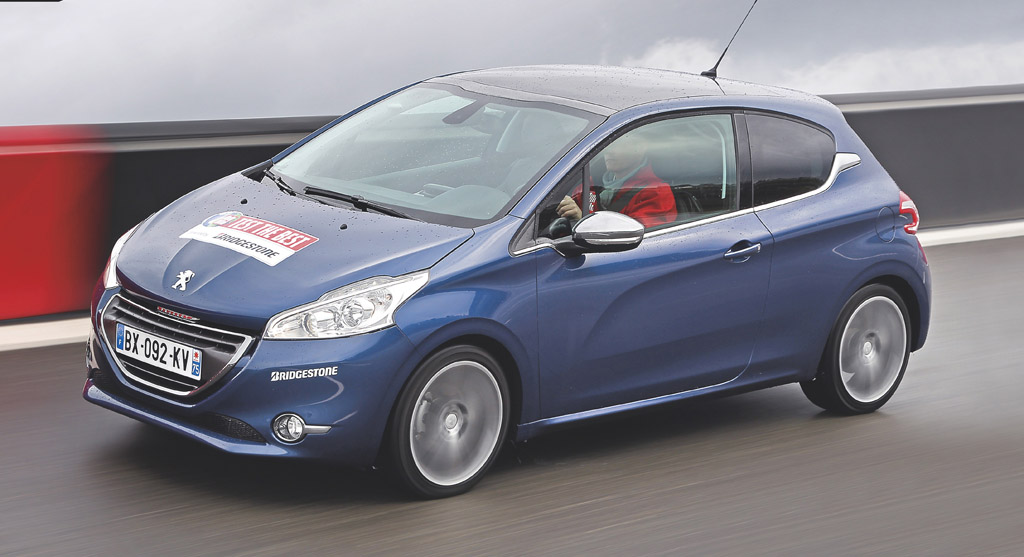 Re Les essais et tests de la Peugeot 208