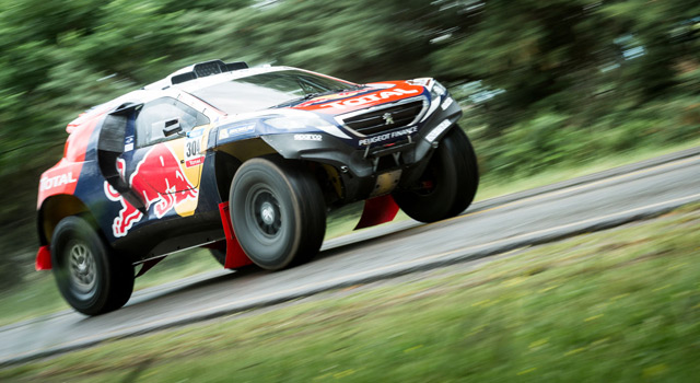 Peugeot 2008 DKR : la tête dans la course