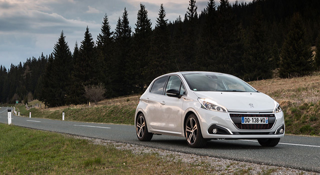 Photos officielles des essais de la Peugeot 208 restylée