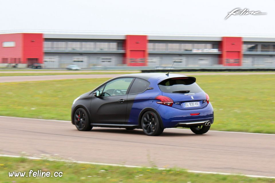 Photo essai dynamique Peugeot 208 GTi by Peugeot Sport (2017)