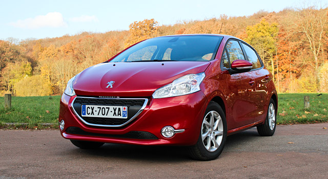 Photo bouton frein stationnement nouvelle Peugeot 208 II Allure - Photos  Peugeot - Féline