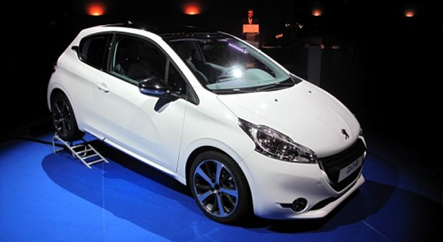 La Peugeot 208 officiellement présentée aux salariés de Poissy