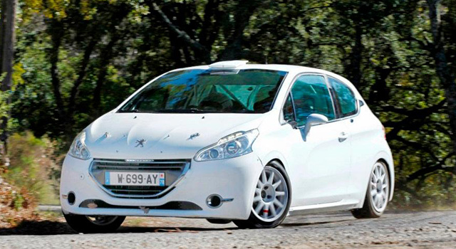 Premiers essais asphalte de la Peugeot 208 R2