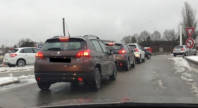 Les premières Peugeot 2008 surprises sur la route !