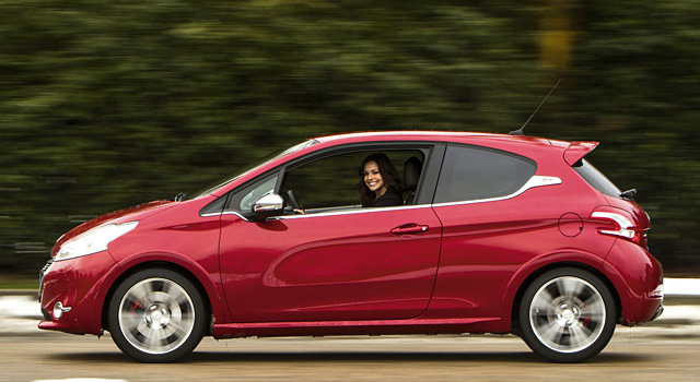 Marine Lorphelin, Miss France 2013 et la Peugeot 208 GTi