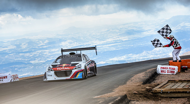 Peugeot 208 T16 Pikes Peak 2013 : Sébastien Loeb est the King of the Peak !