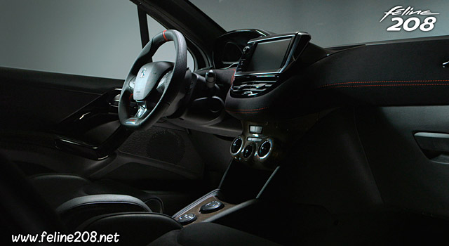 A l'intérieur de la Peugeot 208 HYbrid FE...