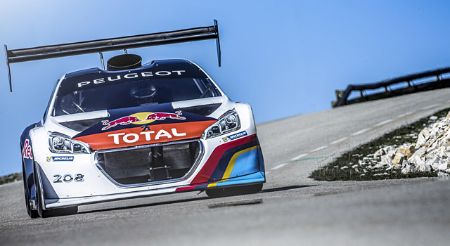 La Peugeot 208 T16 Pikes Peak, voiture de course de l'année 2013 !