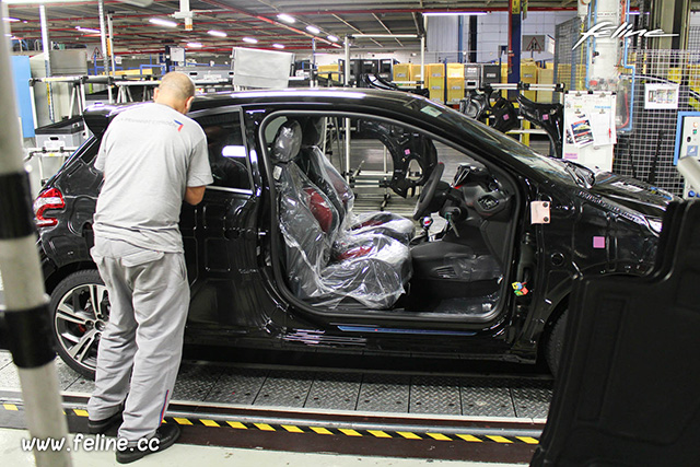 Fabrication de la Peugeot 208 à Poissy (78)