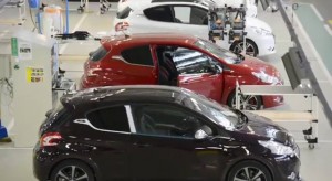 Préparation des Peugeot 208 à Poissy - Coulisses du Salon de Genève 2013