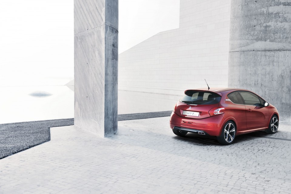 Peugeot 208 GTi Concept 1 005
