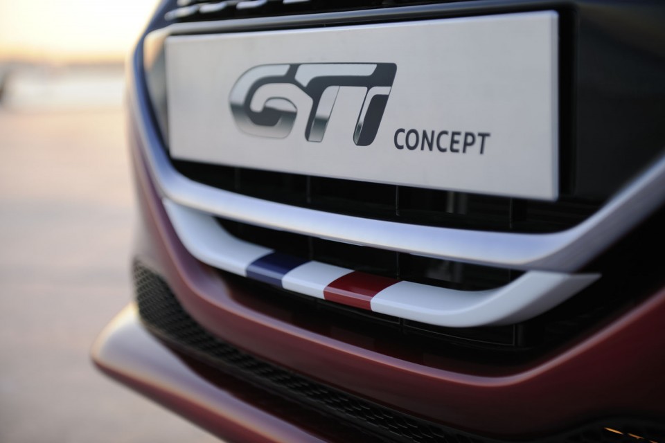Calandre Peugeot 208 GTi Concept 1 008