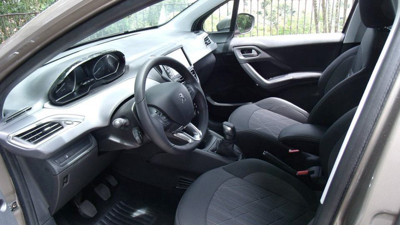 Intérieur tissu de la Peugeot 208 au Brésil 07