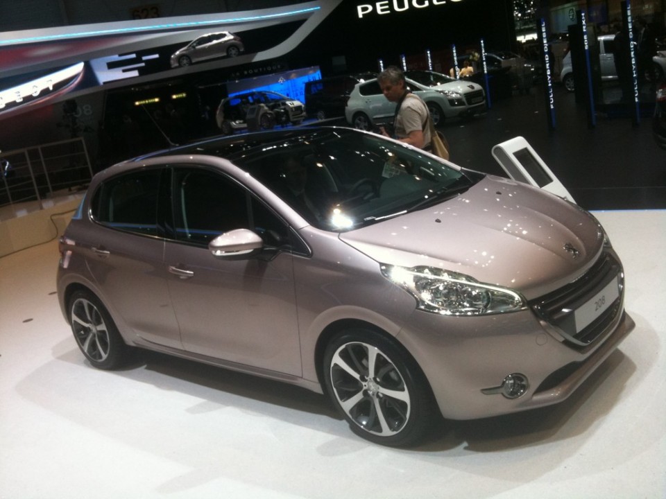 Peugeot 208 Féline Blossom Grey - Salon de Genève 2012 01