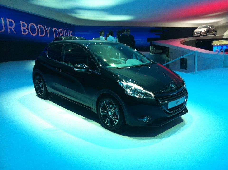 Peugeot 208 Allure Noir Obsidien - Salon de Genève 2012 06