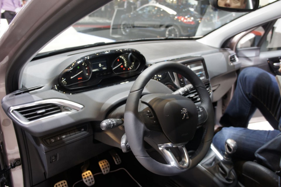 Peugeot 208 Féline Blossom Grey - Salon de Genève 2012 13