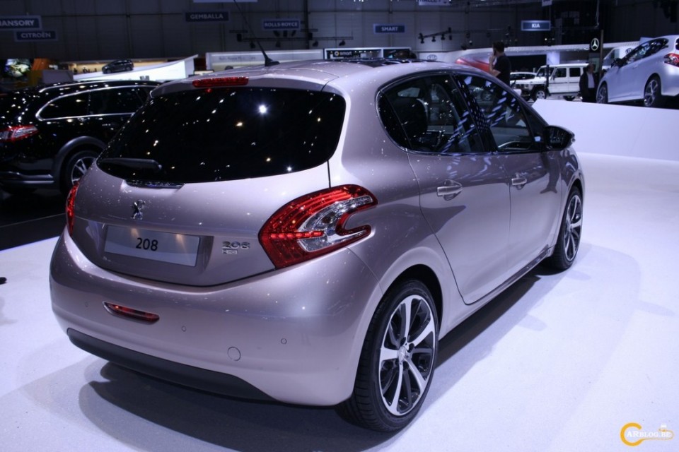Peugeot 208 Féline Blossom Grey - Salon de Genève 2012 20
