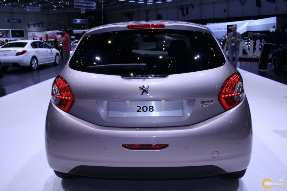 Peugeot 208 Féline Blossom Grey - Salon de Genève 2012 21
