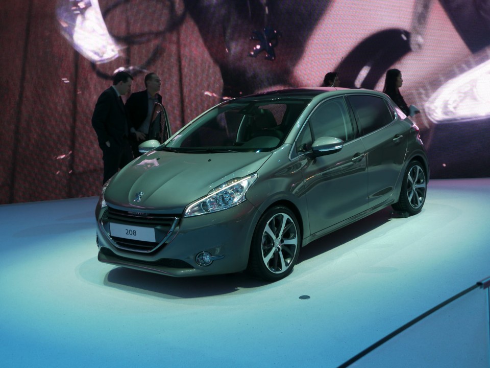 Peugeot 208 Féline Spirit Grey - Salon de Genève 2012 24