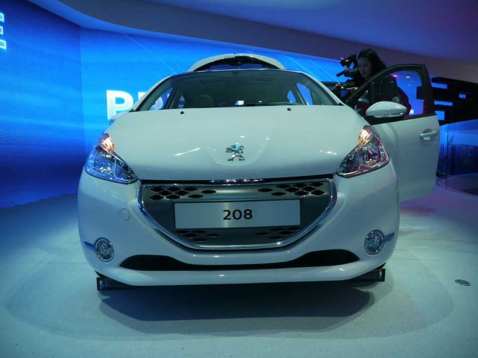 Peugeot 208 Active Blue Lion Blanc Banquise - Salon de Genève 2012 27