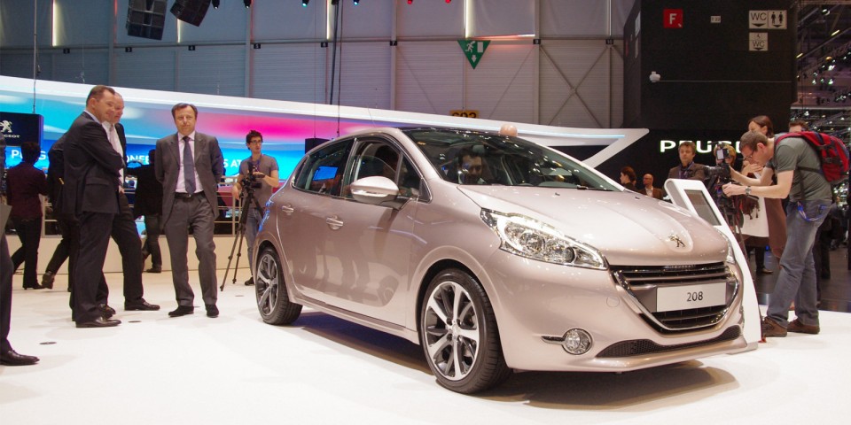 Peugeot 208 Féline Blossom Grey - Salon de Genève 2012 31