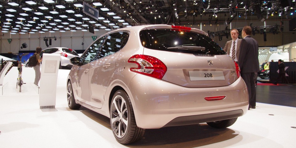 Peugeot 208 Féline Blossom Grey - Salon de Genève 2012 32