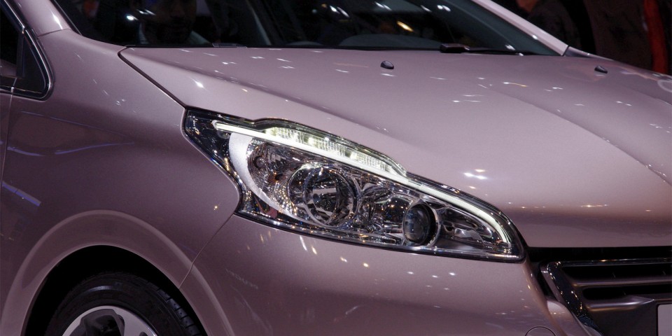 Peugeot 208 Féline Blossom Grey - Salon de Genève 2012 34