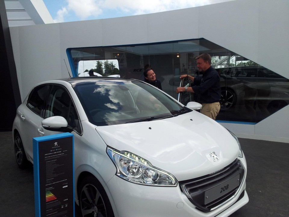 Peugeot 208 Féline Blanc Banquise au Goodwood Festival of Speed 2012 - 014