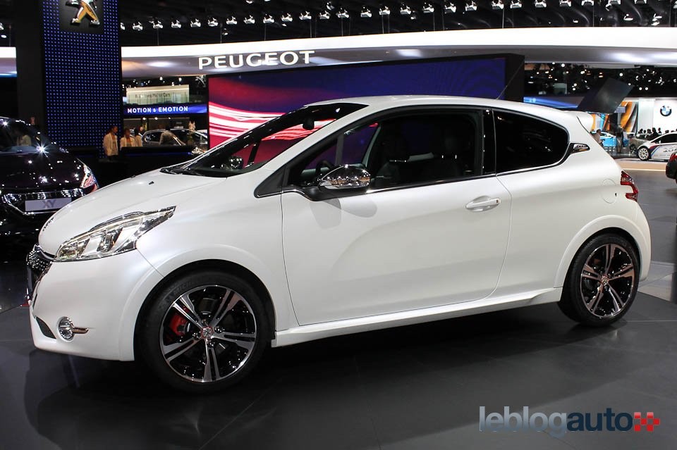 Peugeot 208 GTi Edition Limitée Blanc Nacré Satin - Salon de Paris 2012 - 1-012