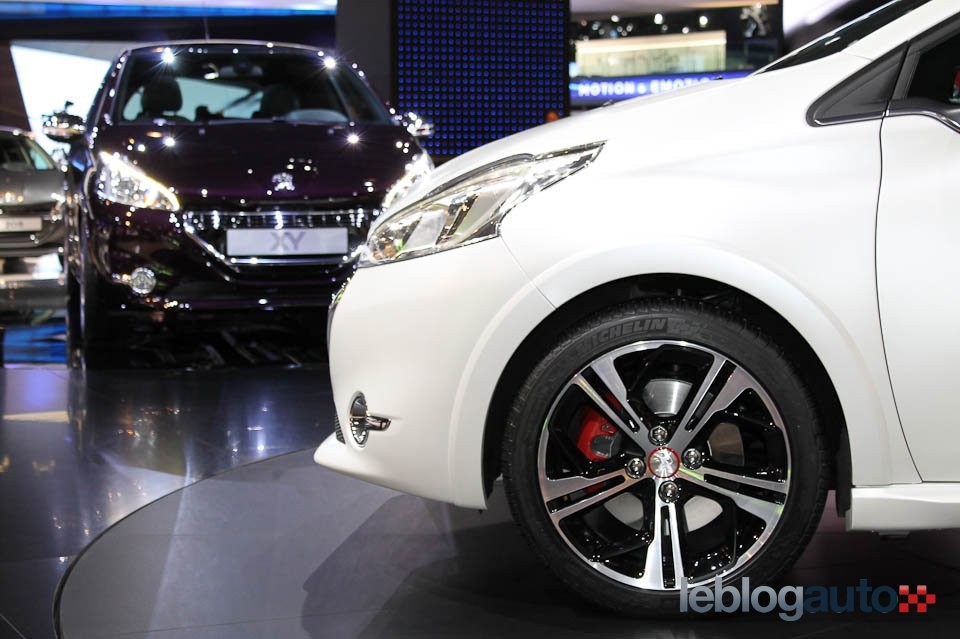 Jante Peugeot 208 GTi Edition Limitée Blanc Nacré Satin - Salon de Paris 2012 - 1-013