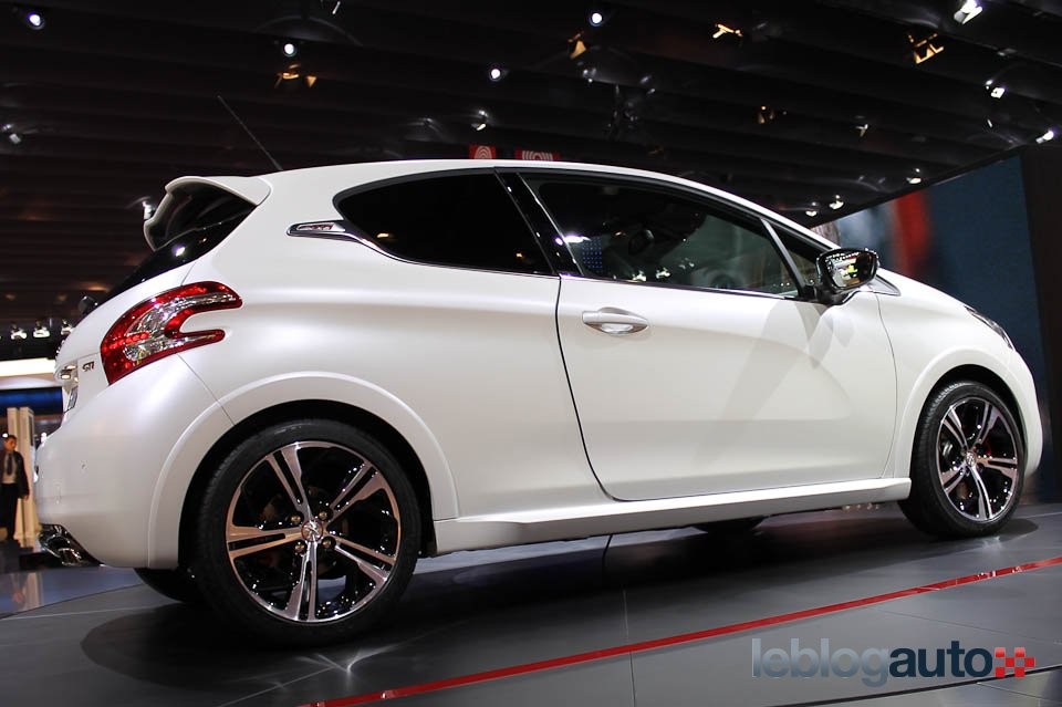 Peugeot 208 GTi Edition Limitée Blanc Nacré Satin - Salon de Paris 2012 - 1-021