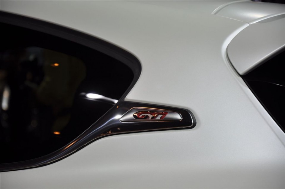 Sigle GTi Custode Peugeot 208 GTi Limited Edition Blanc Nacré Satin - Salon de Paris 2012 - 2-004