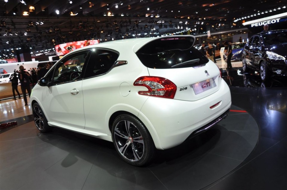 Peugeot 208 GTi Limited Edition Blanc Nacré Satin - Salon de Paris 2012 - 2-005