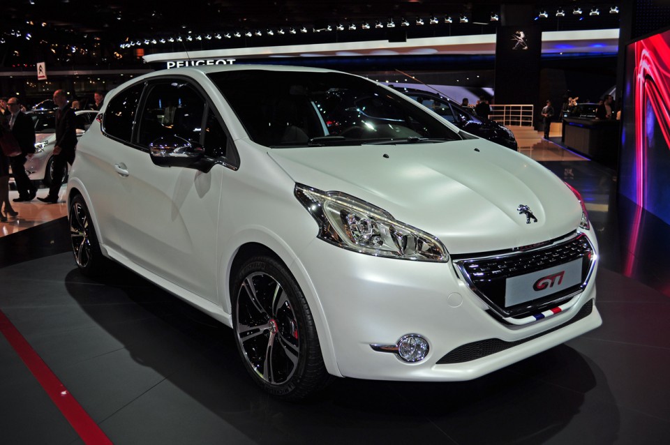 Peugeot 208 GTi Blanc Nacré Satin - Salon de Paris 2012 - 3-002