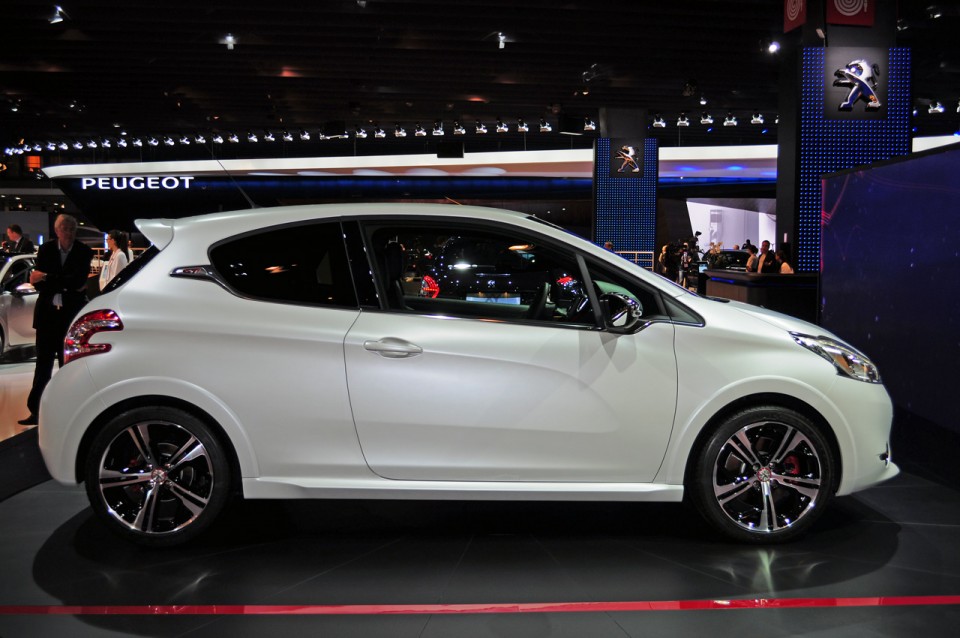 Profil Peugeot 208 GTi Blanc Nacré Satin - Salon de Paris 2012 - 3-003