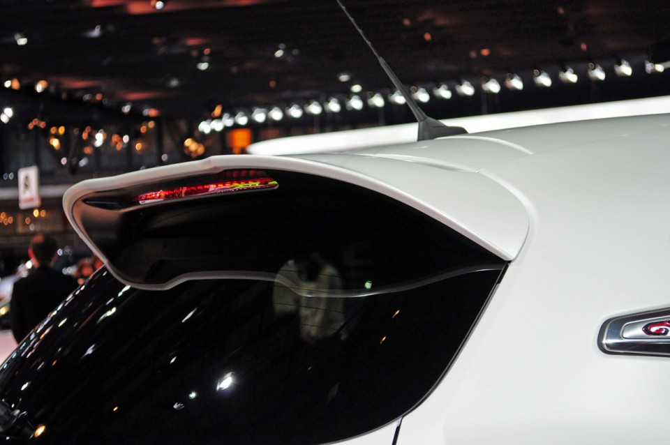 Becquet Sport Peugeot 208 GTi Blanc Nacré Satin - Salon de Paris 2012 - 3-008