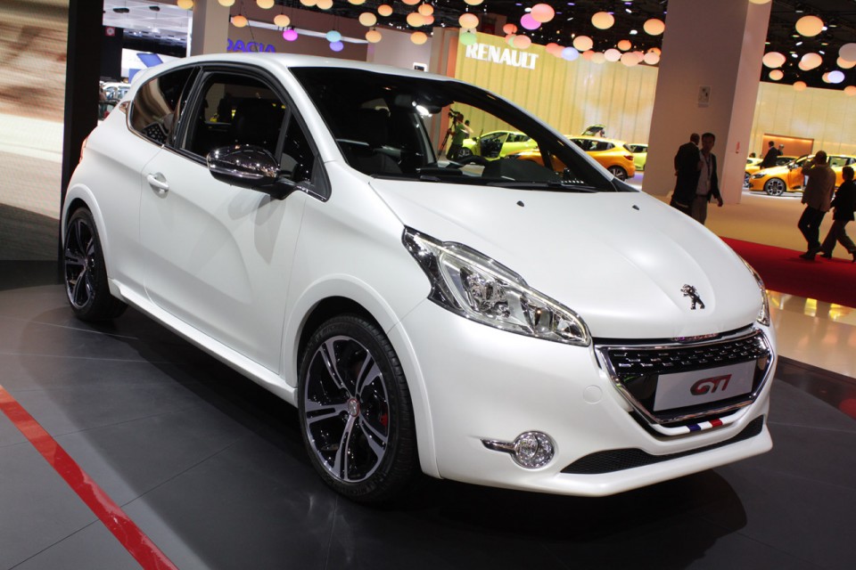 Peugeot 208 GTi Edition Limitée Blanc Nacré Satin - Salon de Paris 2012 - 4-001