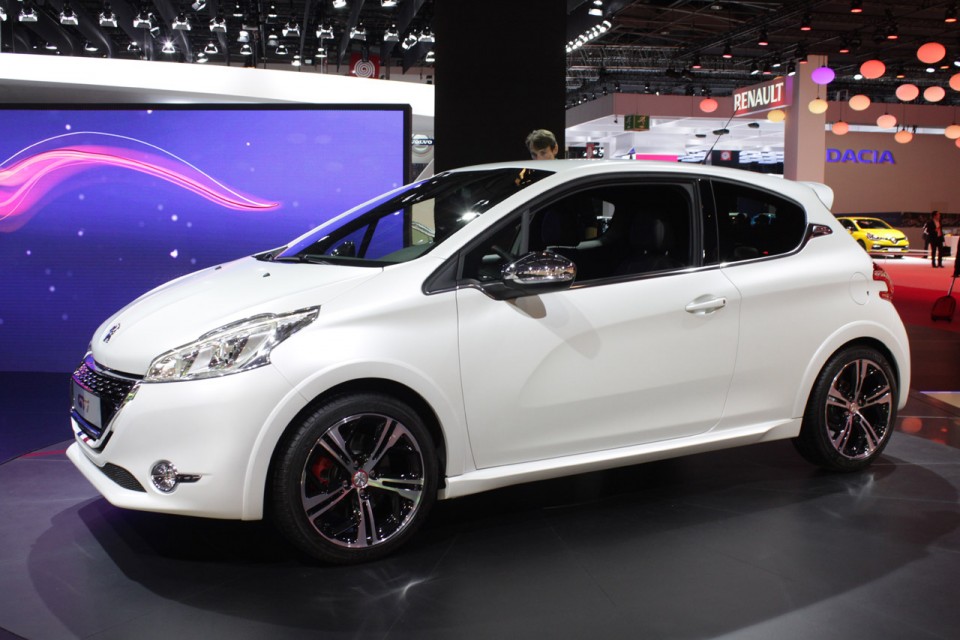 Peugeot 208 GTi Edition Limitée Blanc Nacré Satin - Salon de Paris 2012 - 4-002