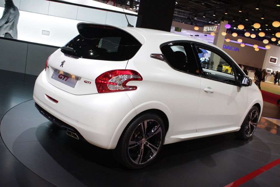 Peugeot 208 GTi Edition Limitée Blanc Nacré Satin - Salon de Paris 2012 - 4-005