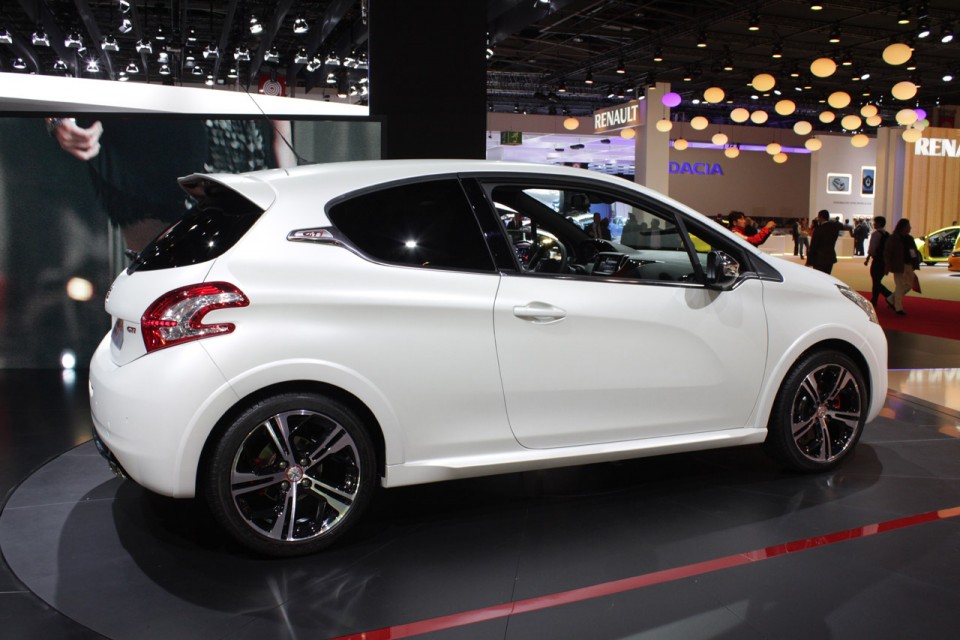 Peugeot 208 GTi Edition Limitée Blanc Nacré Satin - Salon de Paris 2012 - 4-006