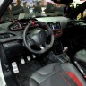 Intérieur mi-cuir noir/rouge Peugeot 208 GTi - Salon de Paris 2012 - 5-002