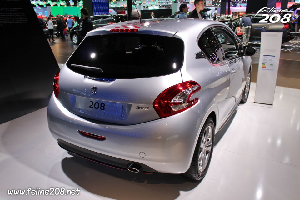 Vue arrière Peugeot 208 Ligne S 1.2 VTi 82 Gris Aluminium - Mondial de Paris 2012 - 4-002