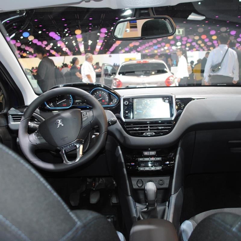 Intérieur Peugeot 208 Intuitive - Mondial de Paris 2012 - 2-002