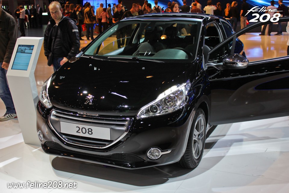 Peugeot 208 Allure Noir Perla Nera 1.2 VTi 82 - Mondial de Paris 2012 - 3-003