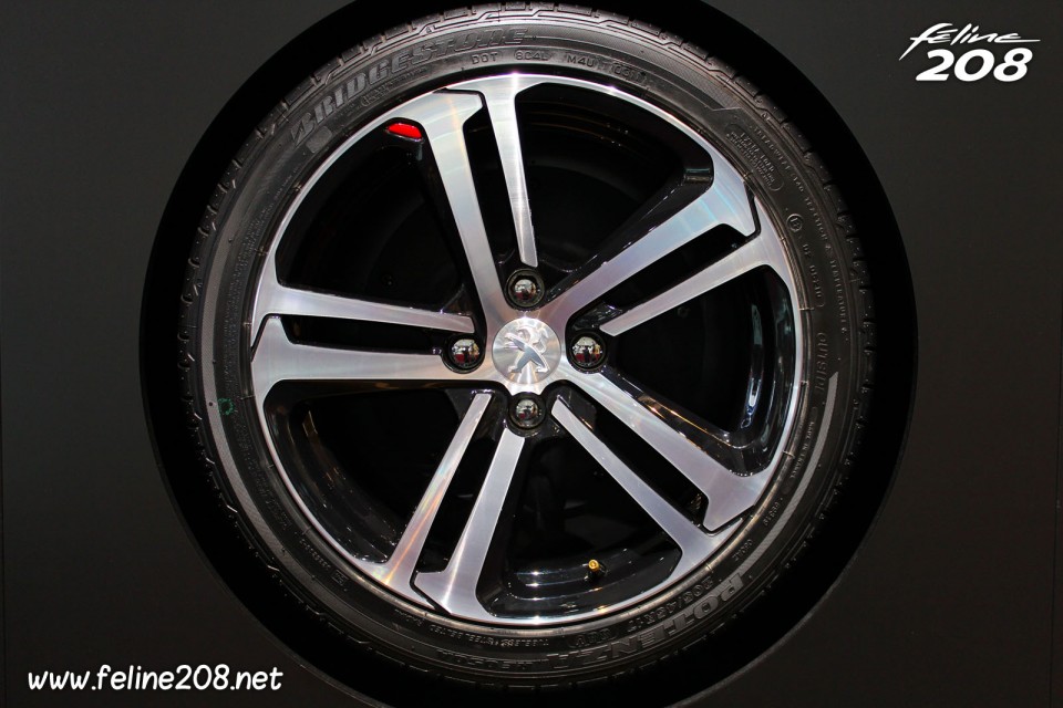 Jante aluminium Ligne S 17" Peugeot 208 - Mondial de Paris 2012 - 3-011
