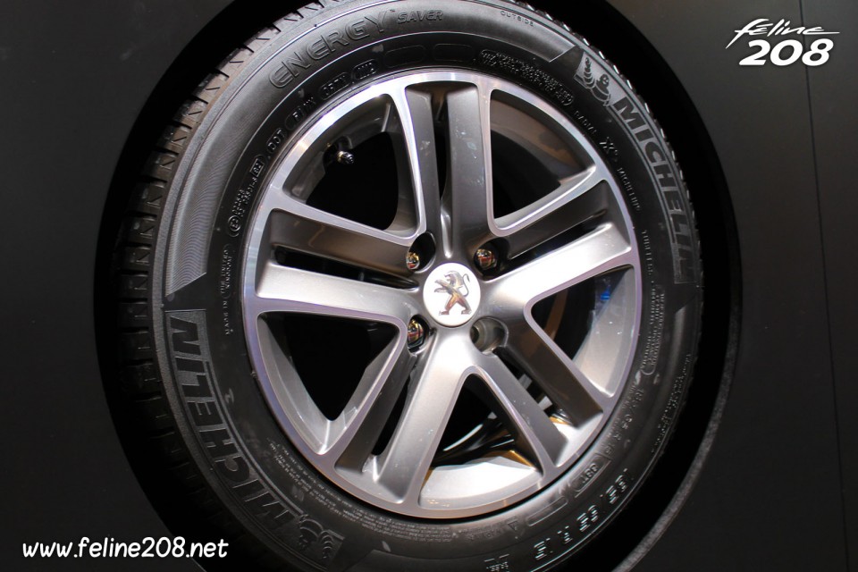 Jante aluminium Argon 15" Peugeot 208 - Mondial de Paris 2012 - 3-014