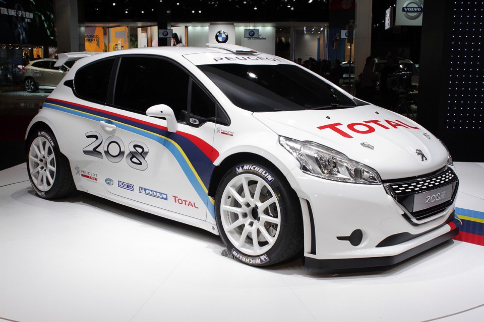 3/4 avant Peugeot 208 Type R5 - Salon de Paris 2012 - 001