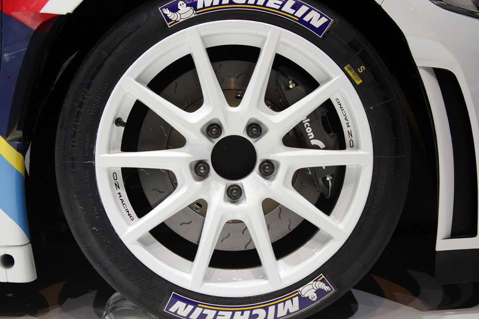 Jante aluminium 18" (asphalte) Peugeot 208 Type R5 - Salon de Paris 2012 - 017