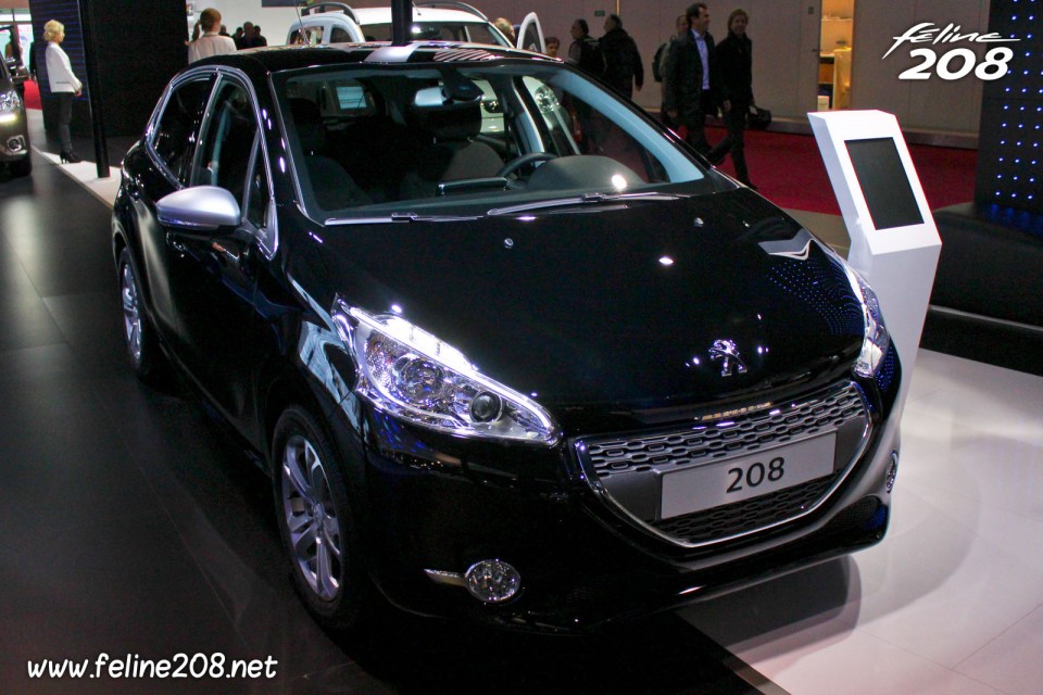 Peugeot 208 Street Noir Perla Nera 1.2 VTi 82 - Mondial de Paris 2012 - 5-001