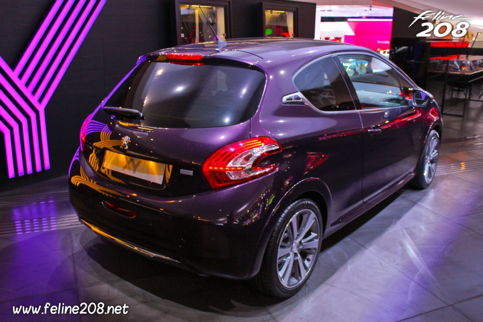 Vue arrière Peugeot 208 XY 1.6 THP 155 Purple Night - Mondial de Paris 2012 - 8-004